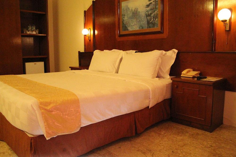 Satelit Hotel สุราบายา ภายนอก รูปภาพ